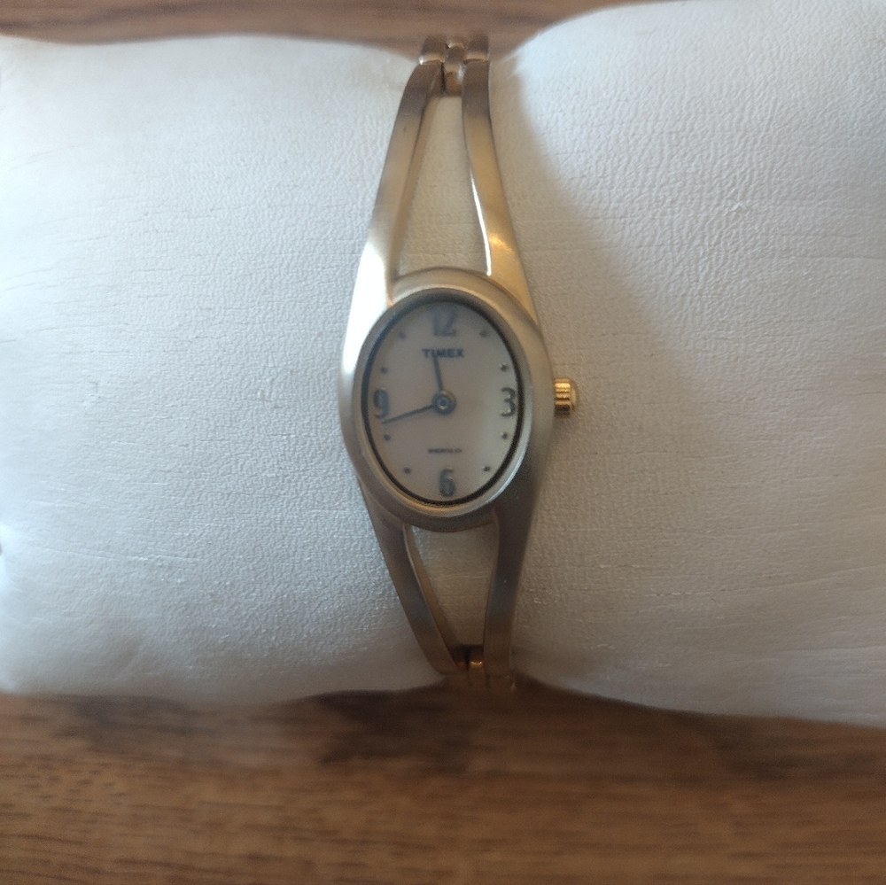 Women's Timex Indiglo T2G021 Gold-Tone Quartz Watch